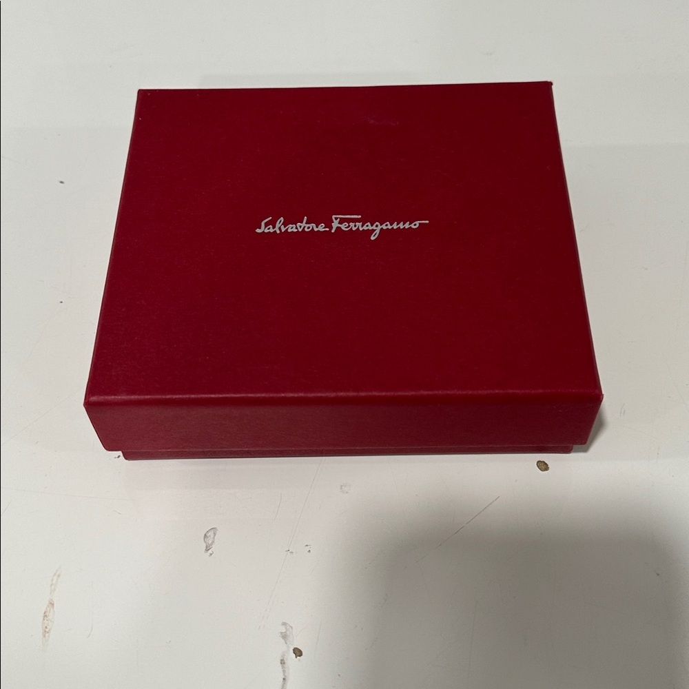 Authentic Salvatore Ferragamo belt box with dust bag and buckle dust bag - Picture 2 of 7
